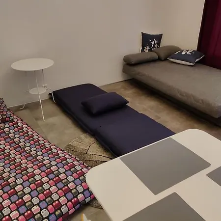 Апартаменты Spacious Ground-floor In Etu-toeoeloe Хельсинки