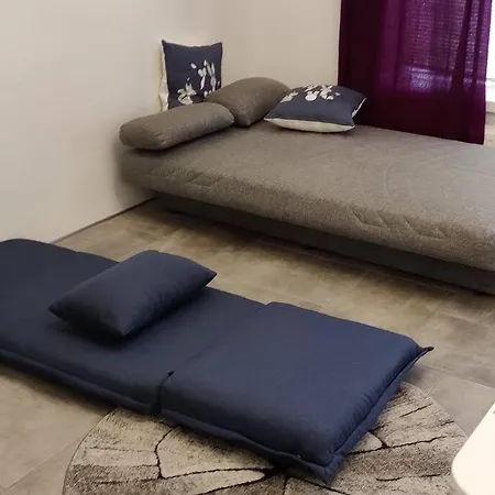 Апартаменты Spacious Ground-floor In Etu-toeoeloe Хельсинки
