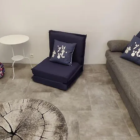 Апартаменты Spacious Ground-floor In Etu-toeoeloe Хельсинки
