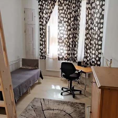 Spacious Ground-floor In Etu-toeoeloe *