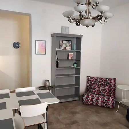 Spacious Ground-floor In Etu-toeoeloe