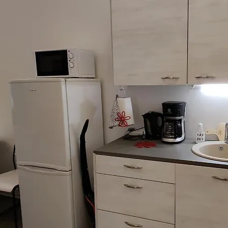 Spacious Ground-floor In Etu-toeoeloe * هلسنكي